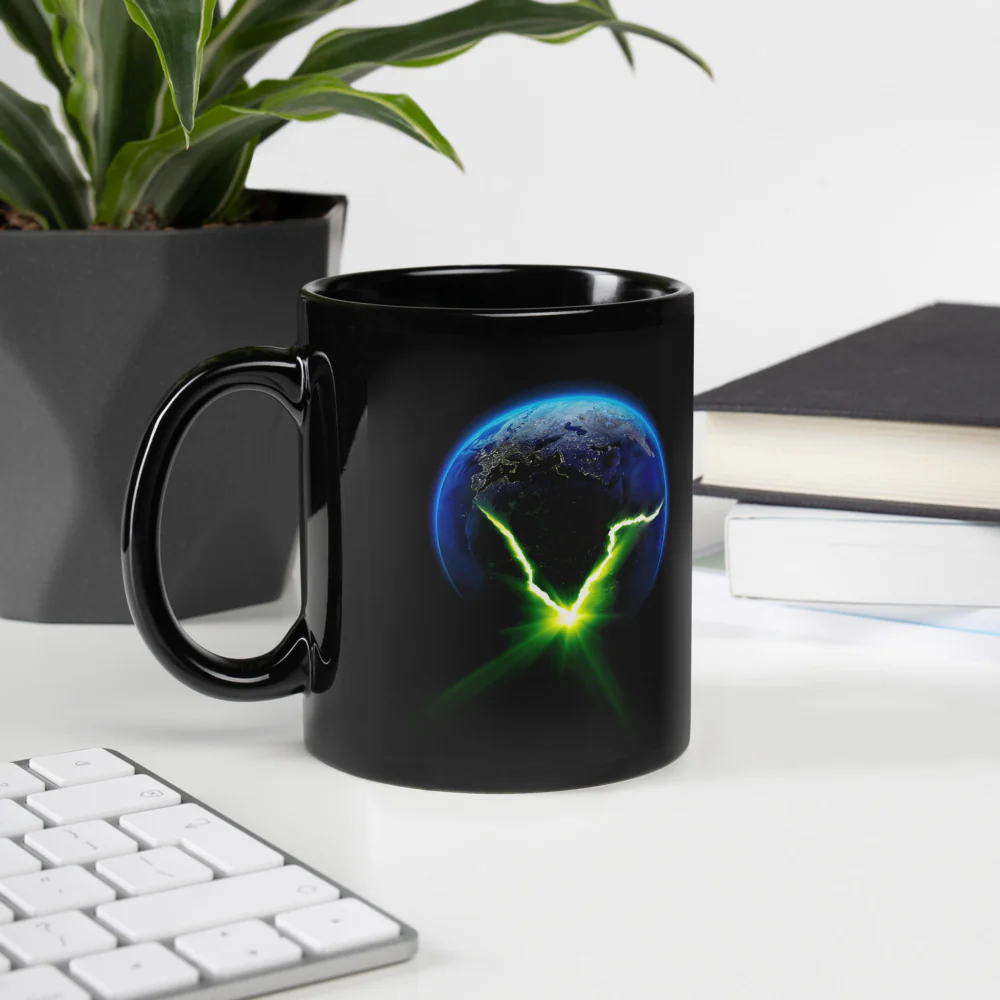 Alien: Earth Cracked Earth Black Glossy Mug - Image 3