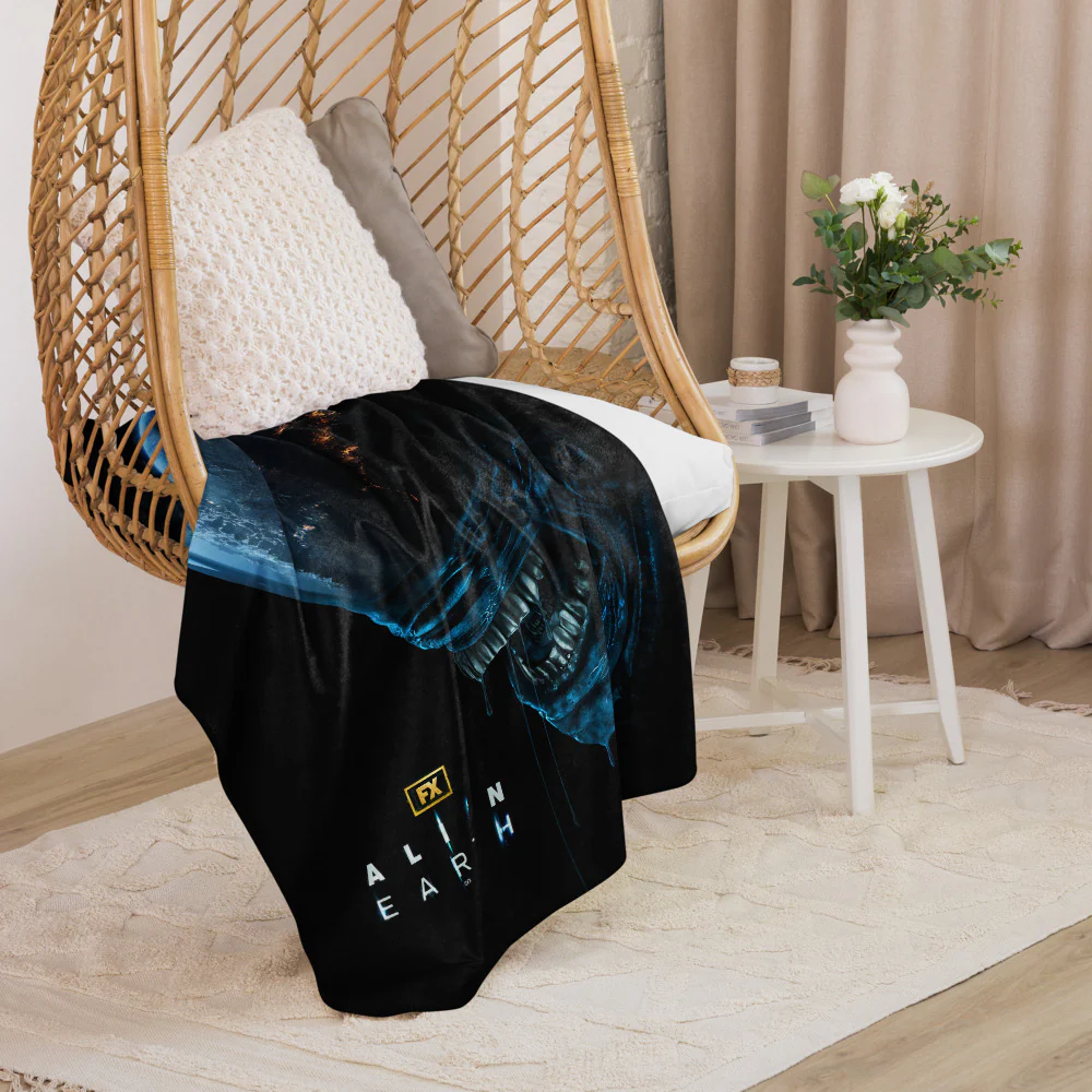 Alien: Earth Xenodome Sherpa Blanket - Image 4